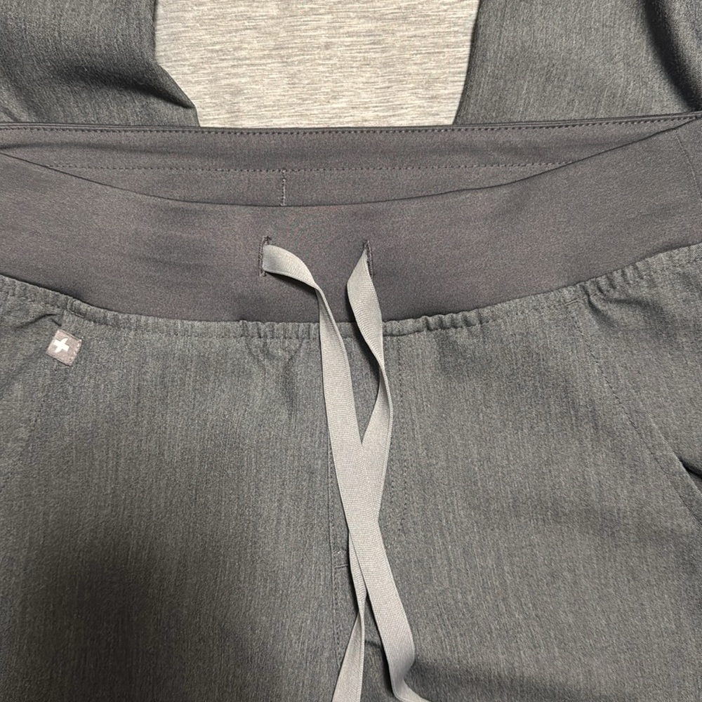 FIGS Graphite Scrub Set - Picture 7 of 8